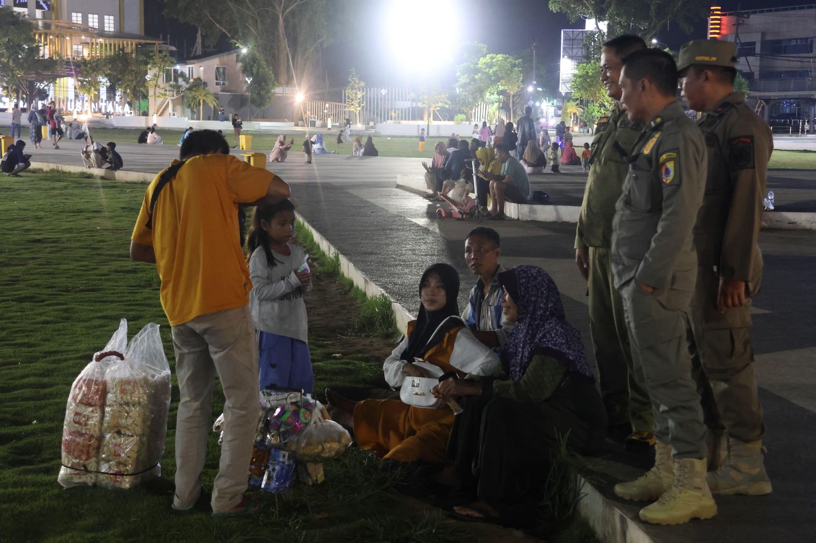 Menata Alun-alun Jember: Upaya Bersama Ciptakan Ruang Publik yang Nyaman dan Tertib
