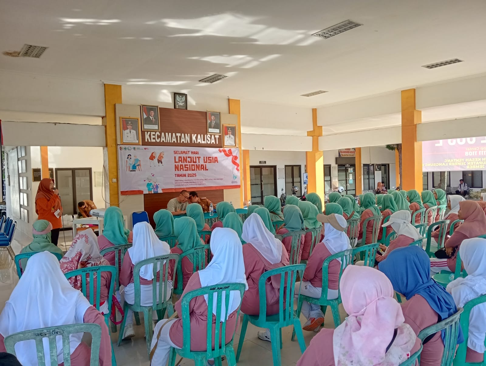Meriah dan Penuh Semangat, Kecamatan Kalisat Peringati HLUN ke-29 dengan Senam dan Pemeriksaan Kesehatan