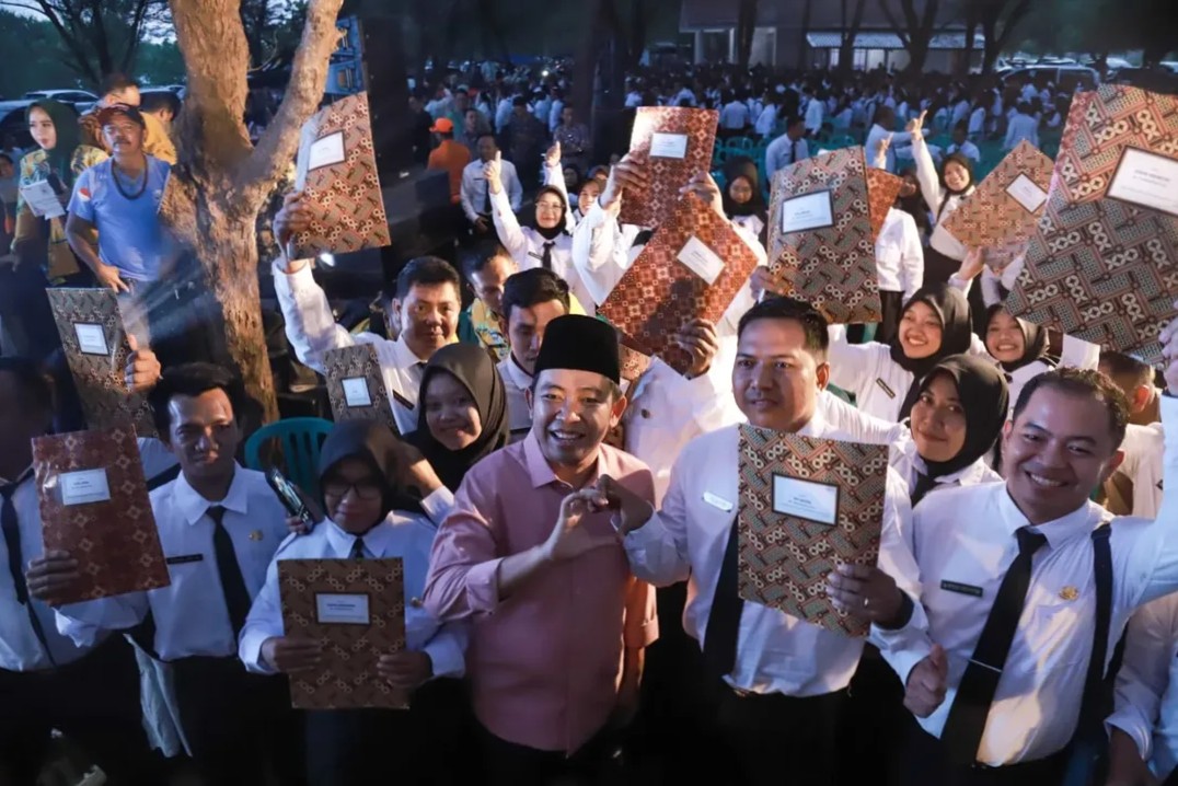 100 Hari Kerja Gus Fawait: Resepsi di Pantai Watu Ulo, Serahkan 1.847 SK PPPK dan Hidupkan Wisata Lokal